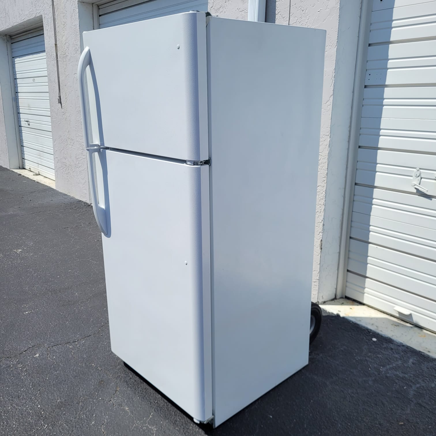 Frigidaire Top and Bottom Refrigerator Frigidaire Top and Bottom Refrigerator